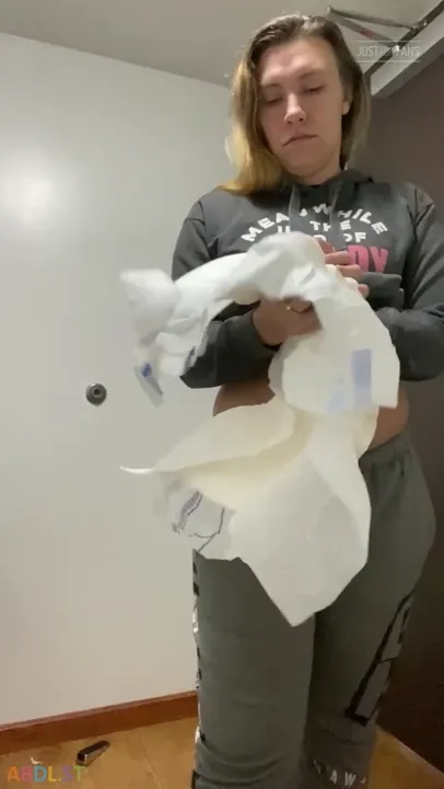 PaddedkittenVuittQn - Was Running Late To Work So I Put On My Diaper.mp4