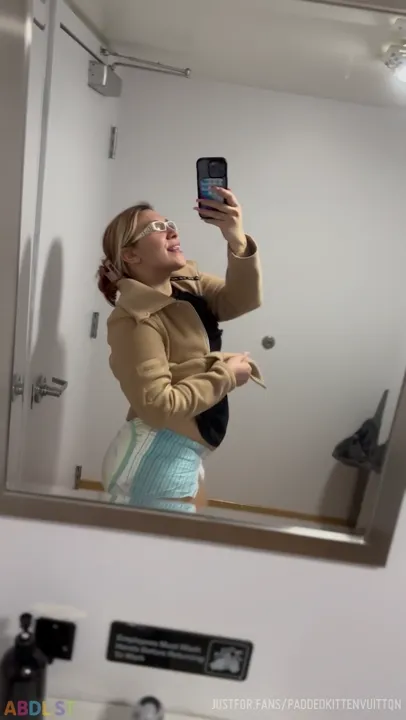 PaddedkittenVuittQn - Went To Pee At Work.mp4