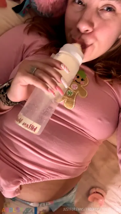 PaddedkittenVuittQn - What Do You Think Is In My Bottle.mp4