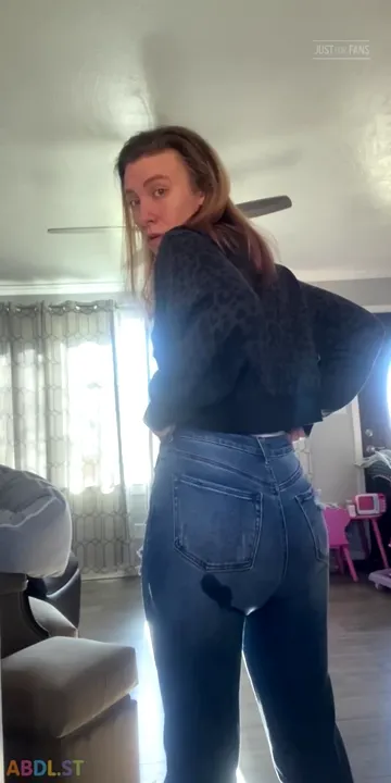 PaddedkittenVuittQn - Would You Let Me Sit On Your Lap Or Should We Change Me First.mp4