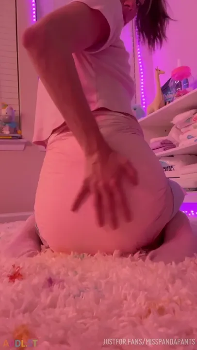 Misspandapants - Another Live Show Ending In Double Diapers.mp4