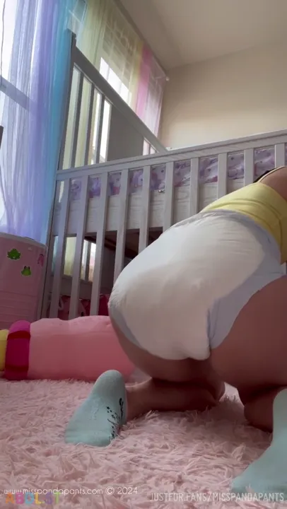 Misspandapants - Cumming In My Diaper.mp4