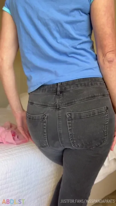 Misspandapants - Hot Take Tight Pants Hide Diapers Better.mp4