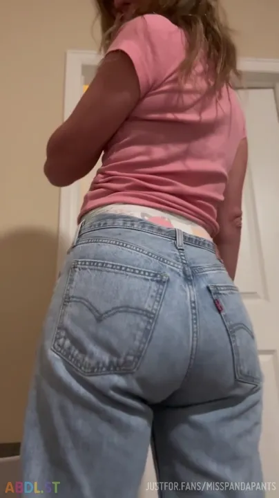 Misspandapants - I Just Wanted To Show You Guys My Super Wet Diaper.mp4
