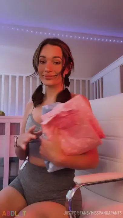 Misspandapants - I'm Live Come Play With The Babysitter.mp4