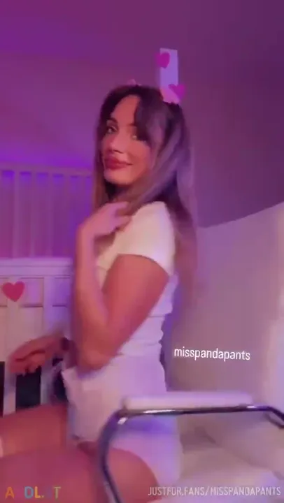 Misspandapants - Im Live For The Evening No Pants Party.mp4