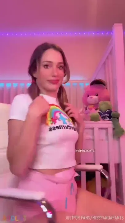 Misspandapants - Im Live Get Your Diaper On.mp4