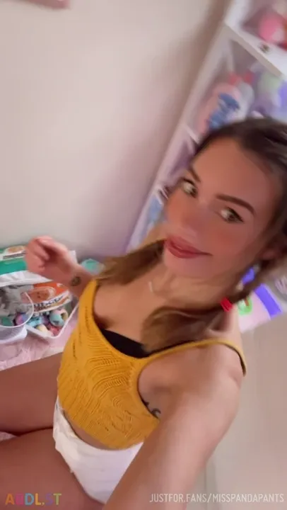 Misspandapants - Im-Live-Now-Get-Your-Diaper-On-And-Play-My-Game-With-Prizes.mp4