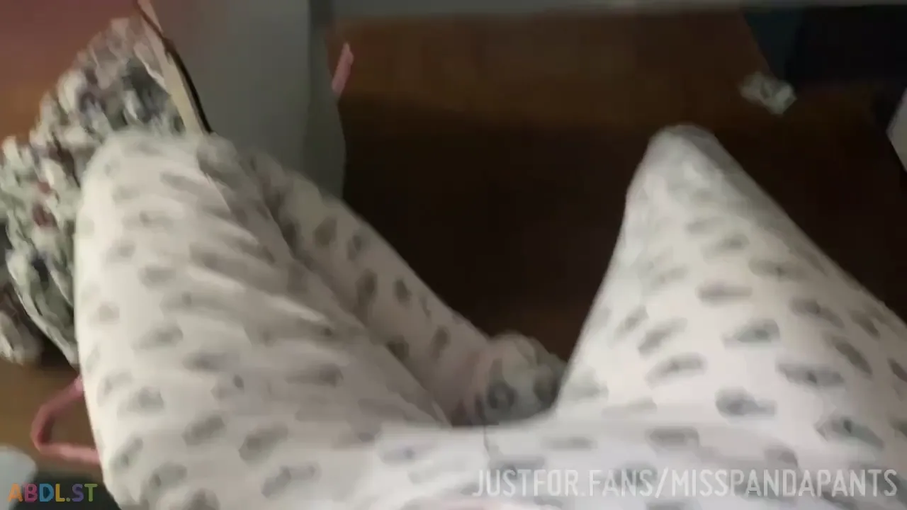 Misspandapants - Late Night Computer Work Requires Thick Diapers.mp4