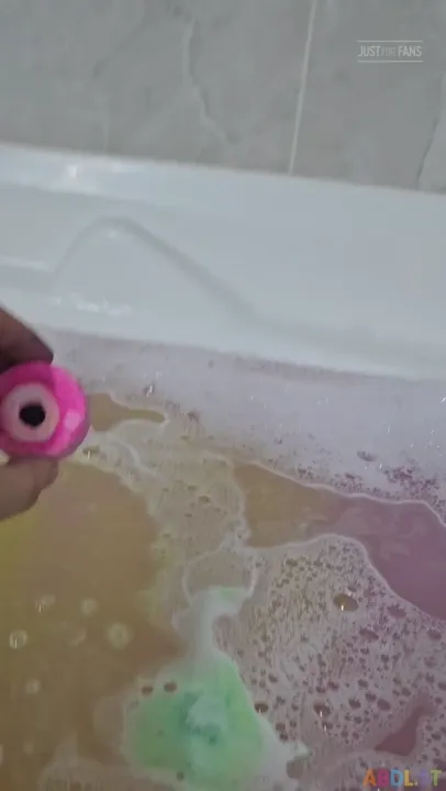 Playpentot - Baby Belle Magical Regression Bath Potion.mp4