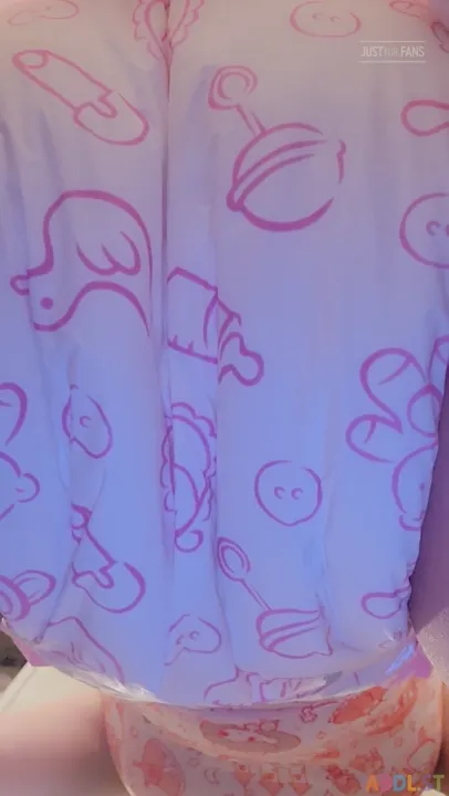 Playpentot - Big Pee And Nursery Pink Diapers.mp4