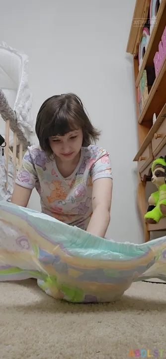 Playpentot - Bruised Baby Bee Diaper Pee Play.mp4