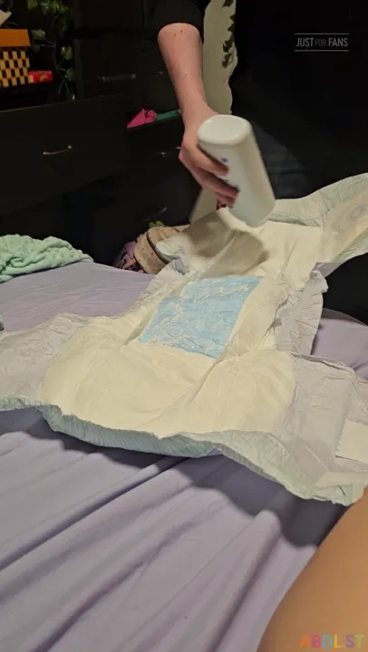 Playpentot - Daddy Changes My Favorite Diaper.mp4