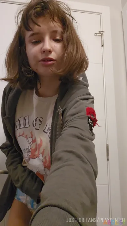 Playpentot - Diaper Change After Jelly Beans.mp4