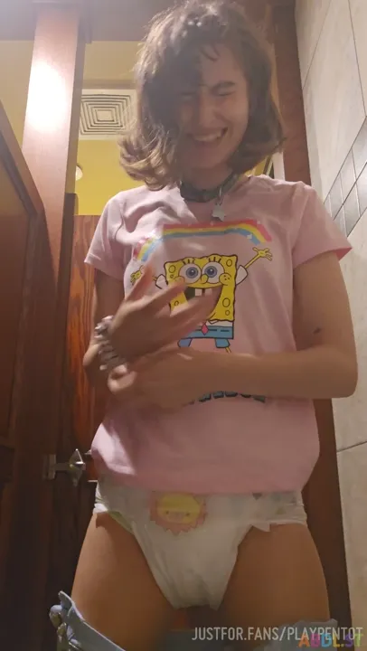 Playpentot - Flattening Diaper Before Peeing.mp4