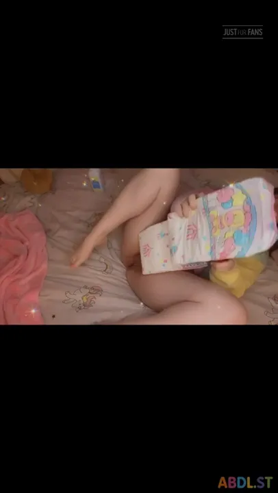 Pulluppoofs - Adorable Diaper Change and Wetting.mp4