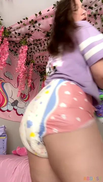 Pulluppoofs - Cute Diaper Staining Fun.mp4