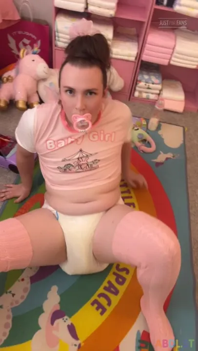 Pulluppoofs - Daddy Catches Full Diaper Baby Playtime.mp4