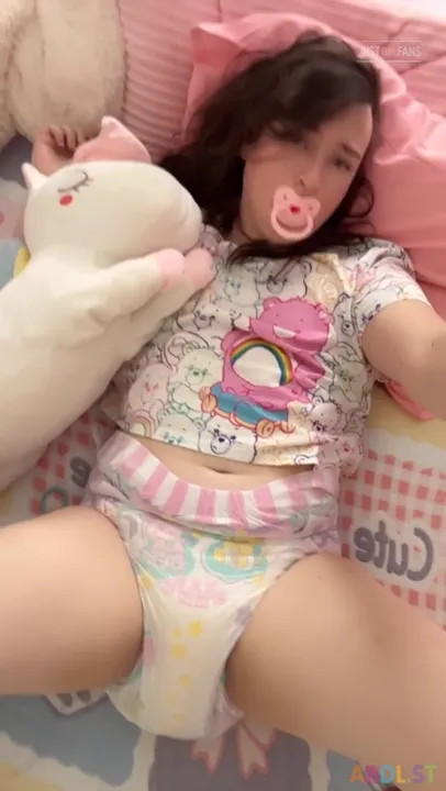 Pulluppoofs - Daily Diaper Vlog Happy Friday.mp4