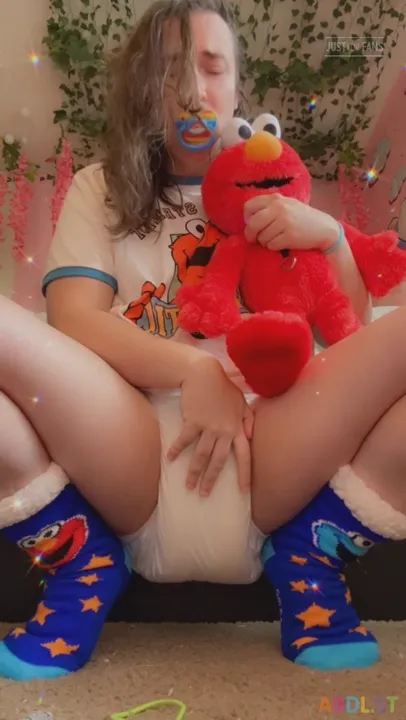 Pulluppoofs - Elmo And Messy Diaper Love.mp4