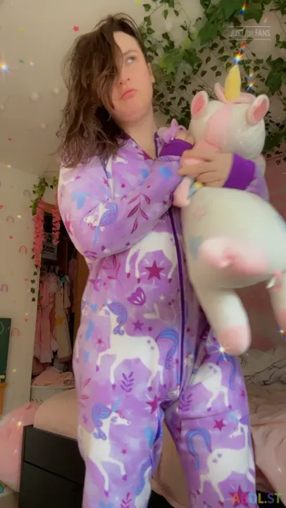 Pulluppoofs - Fussy Diaper Mess In Footie Pajamas.mp4