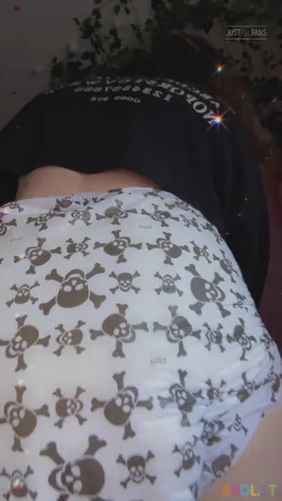 Pulluppoofs - Messy Diaper Cums For Rebels.mp4